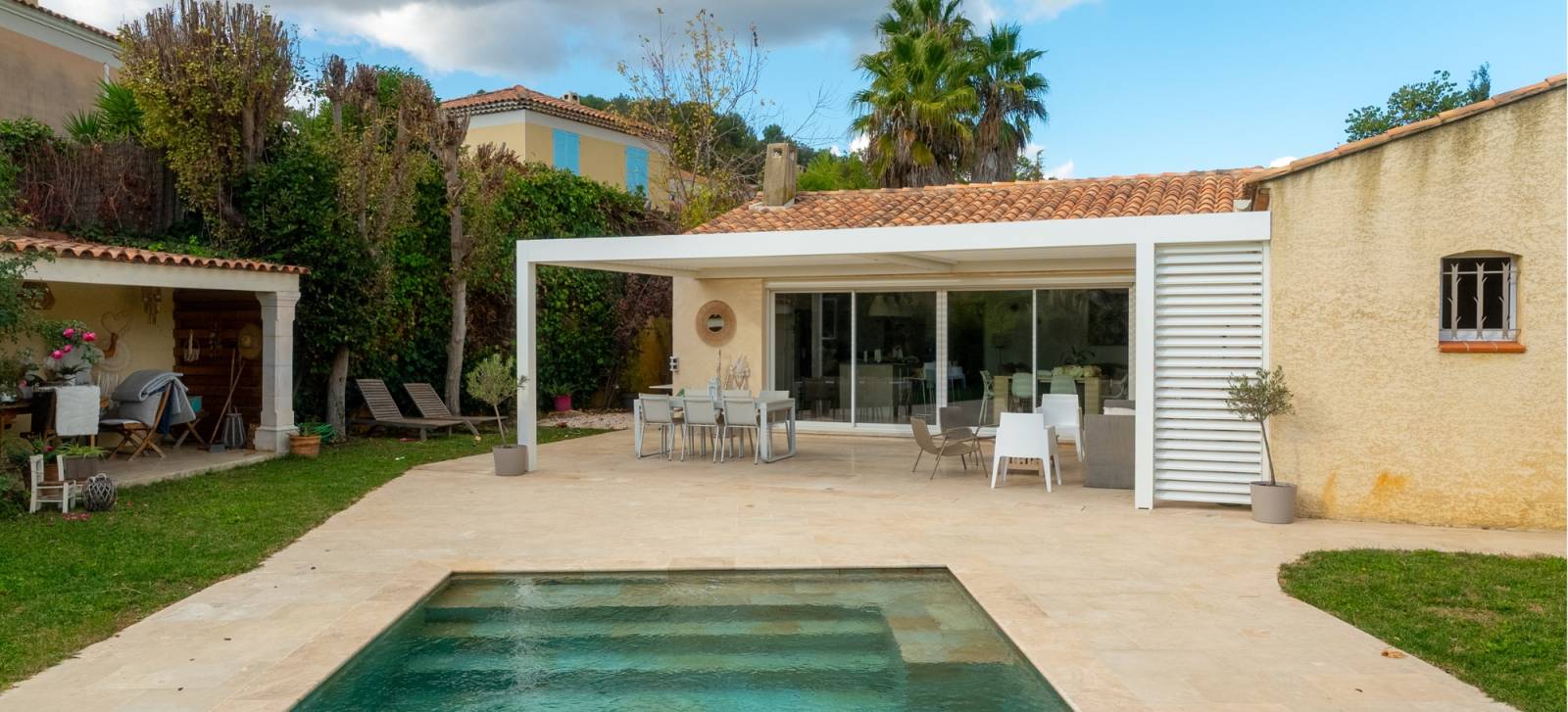 Pergola pour salon de jardin 