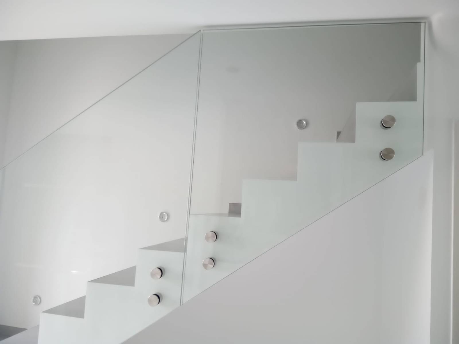 Sécurisez votre balcon avec nos garde-corps sur-mesure à Lyon !