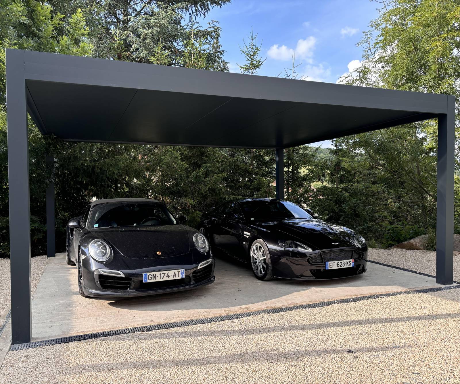 Puis-je mettre un carport en limite de propriété à Saint-Didier-au-Mont-d'Or  située dans la métropole de Lyon, dans le département du Rhône?