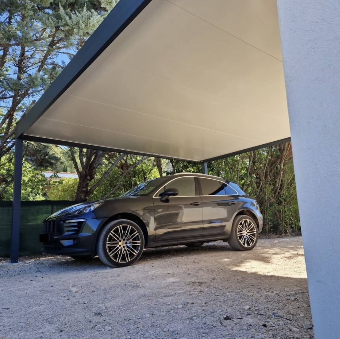 Un abri voiture en aluminium 2 places 5000mm x 6000mm  proche des chez vous à Saint-Didier-au-Mont-d'Or vers Lyon en région Auvergne-Rhône-Alpes.