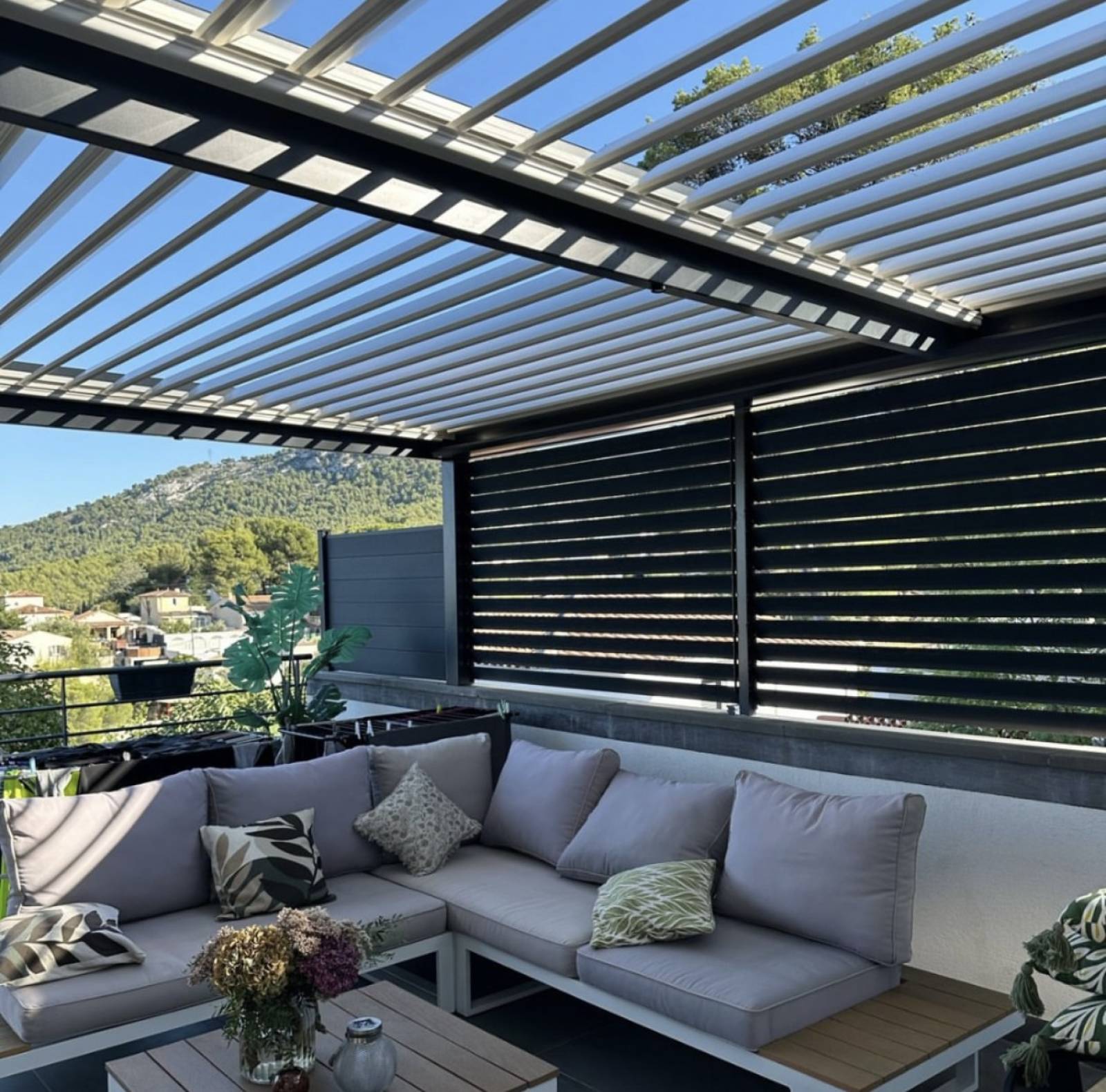 Découvrez nos Brises- Soleil orientables par Cauchi Design 69 à Lyon alliant design et protection.