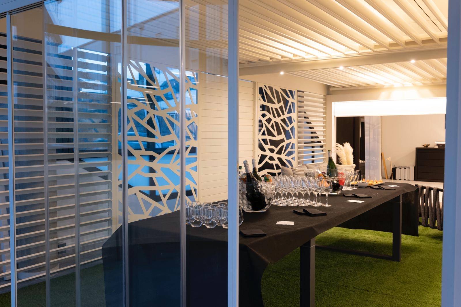 Découvrez notre solution pour compléter votre Pergola Bioclimatique : La claustra décorative