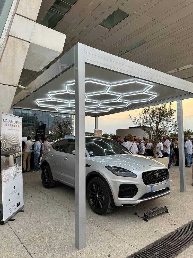 Installateur abris pour voitures en aluminium minimalisme et esthétique à Lyon