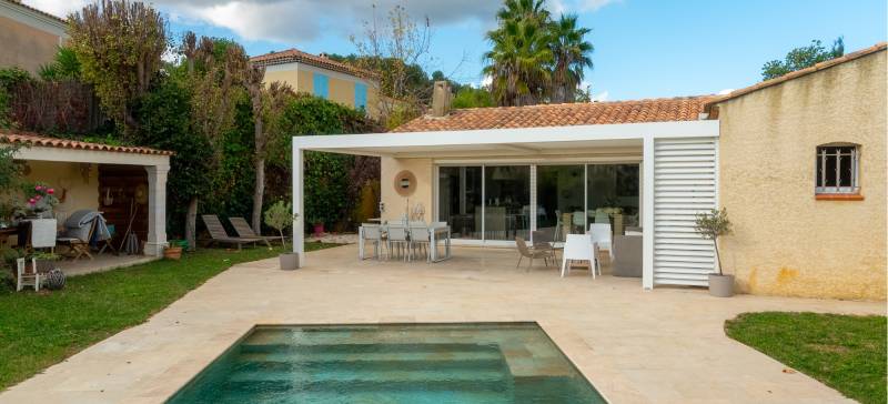 Pergola pour salon de jardin 