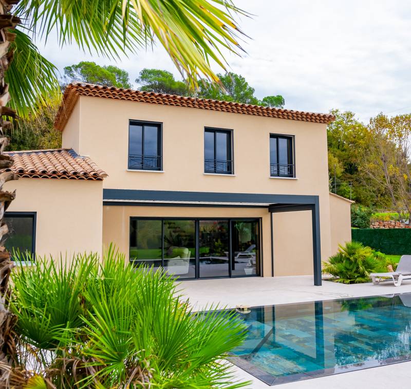 Faut-il un permis de construire pour installer une pergola bioclimatique à Lyon ?