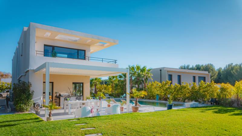 Comment profitez de sa pergola bioclimatique en aluminium à lames orientables même en hiver à Saint-Chamond