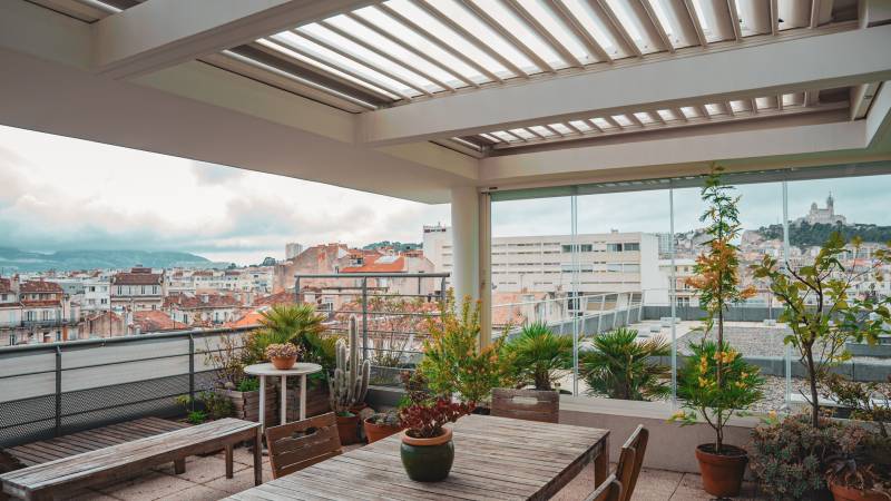 Cauchi Design 69 : Des pergolas bioclimatiques durables grâce à l’aluminium bas carbone REDUXA®