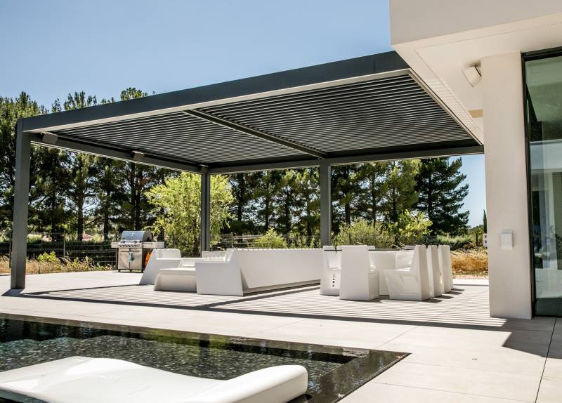 Configurez votre pergola Lanostra sur mesure  en optant pour une gamme d'options, en harmonie avec vos préférences à Lyon.