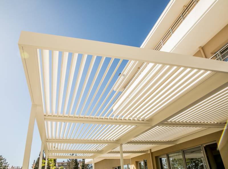 En tant que professionnel reconnu, nous sommes ravis de vous présenter notre pergola Lanostra, disponible à Genas.