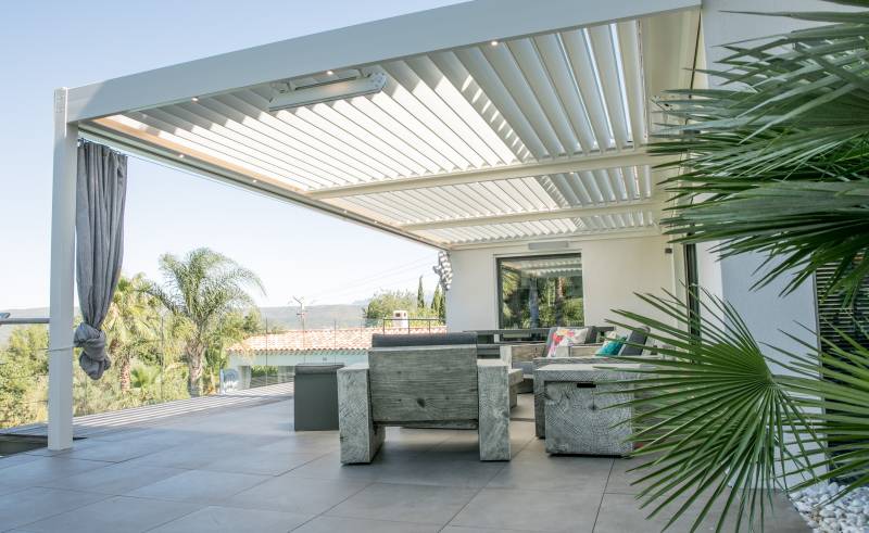 pergola bioclimatique en alu salon de jardin