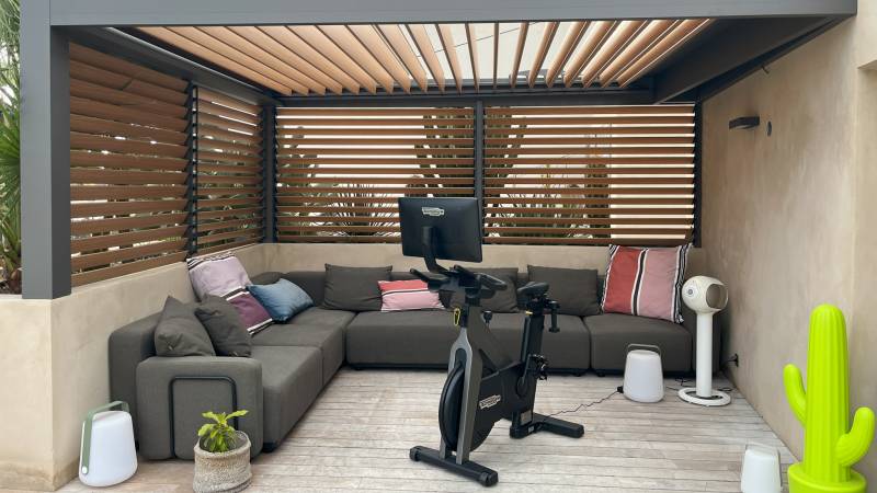 Rénovation de pergola bioclimatique 4 x 3 m de salon d'extérieur à Villefranche-sur-Saône