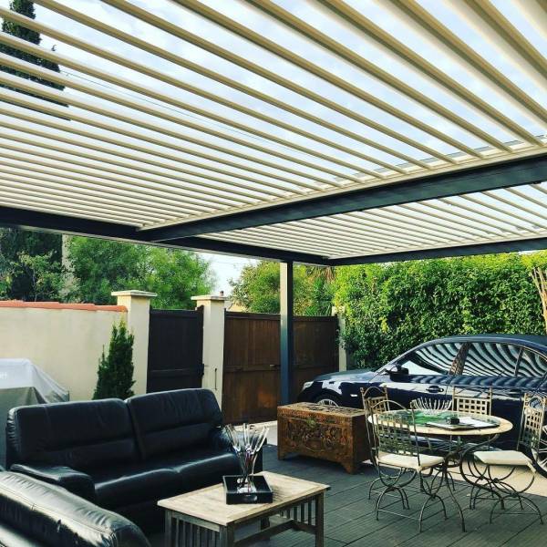Découvrez la différence entre une Pergola Bioclimatique en Aluminium et une Pergola en Bois avec Cauchi Design 69 à Lyon.