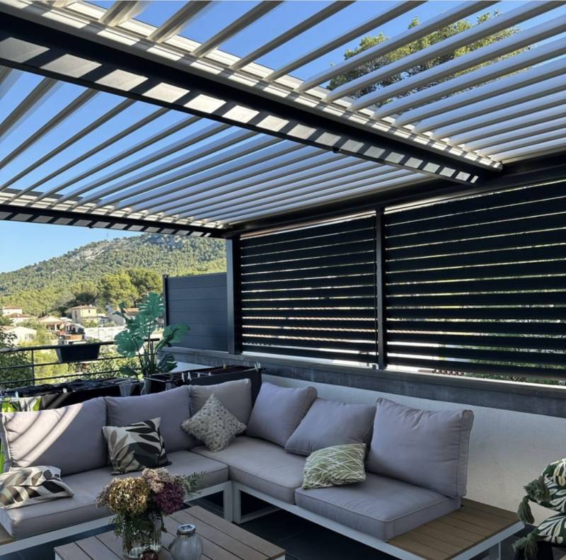 Guide pratique : comment nettoyer efficacement votre pergola bioclimatique et ses lames ?