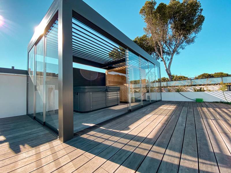 Tout savoir sur les taxes et impôts pour l’installation d’une pergola bioclimatique en aluminium à lames orientables à Écully