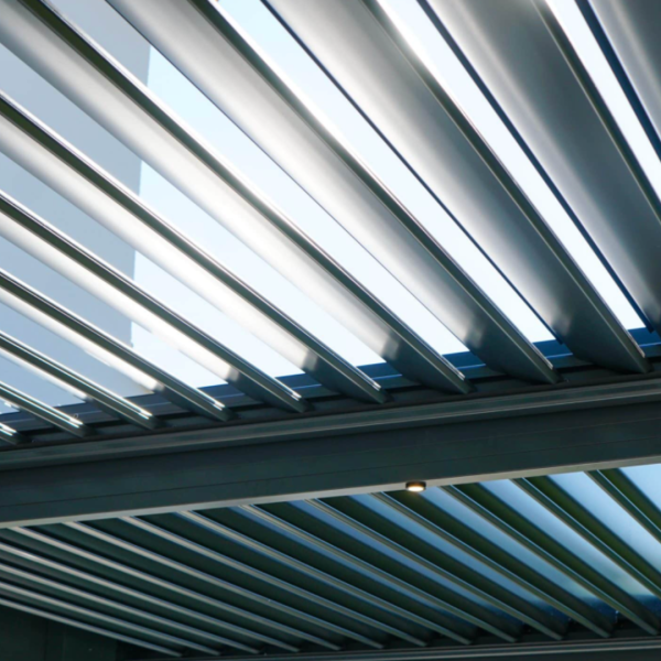 A quoi servent les lames de la pergola bioclimatique ? Cauchi Design Lyon vous explique