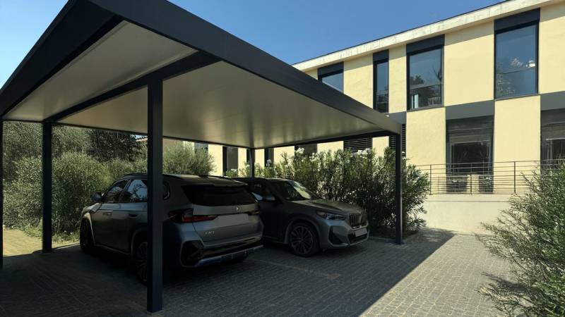 Abri de voiture pour se protéger de la grêle à Tarare en région Lyonnaise