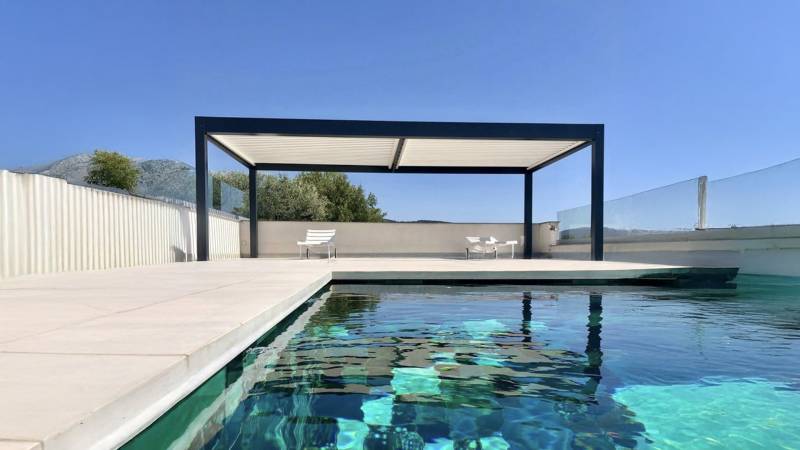 Quelle est la capacité de résistance au vent et à la pluie des pergolas bioclimatique ?