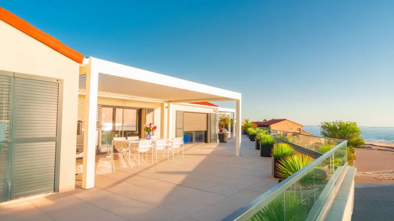 Pergola bioclimatique en aluminium - Devis Lyon 